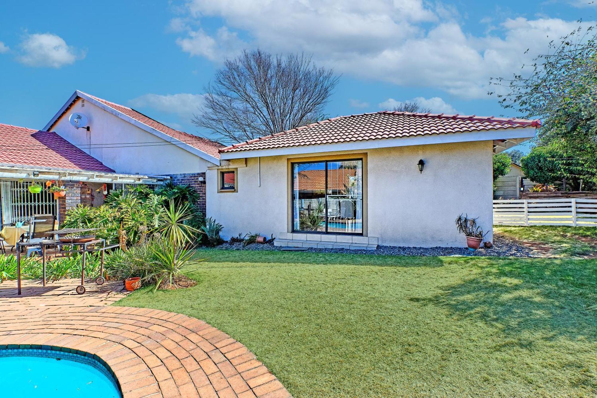 ג'רמיסטון Large 1 Bedroom Cottage, 15 Min From Or Tambo Airport, With Backup Power And Water מראה חיצוני תמונה